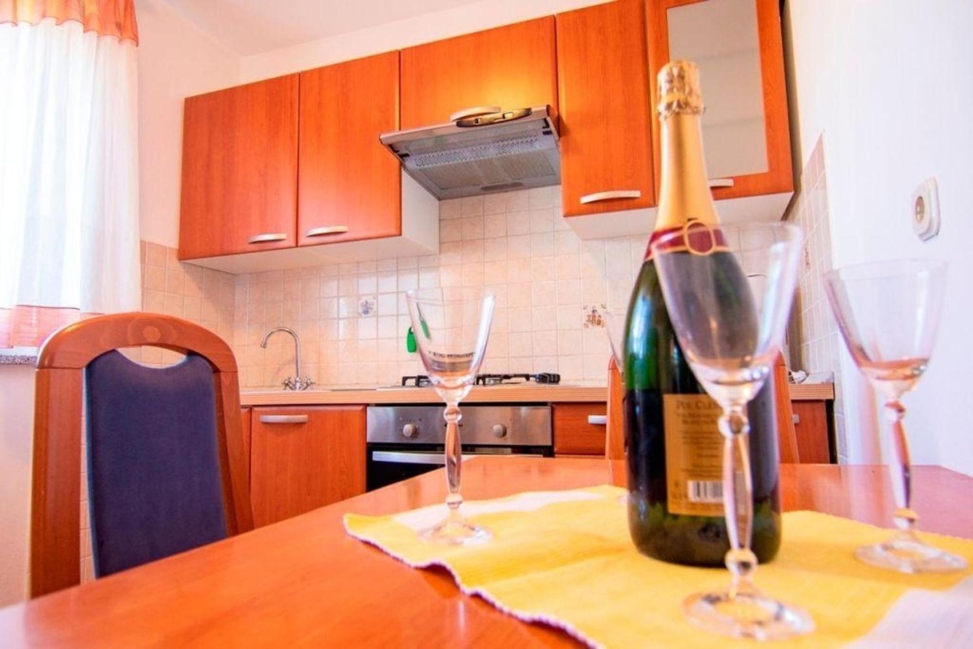 Wunderschoenes In Mit Eigenem Balkon Apartment *