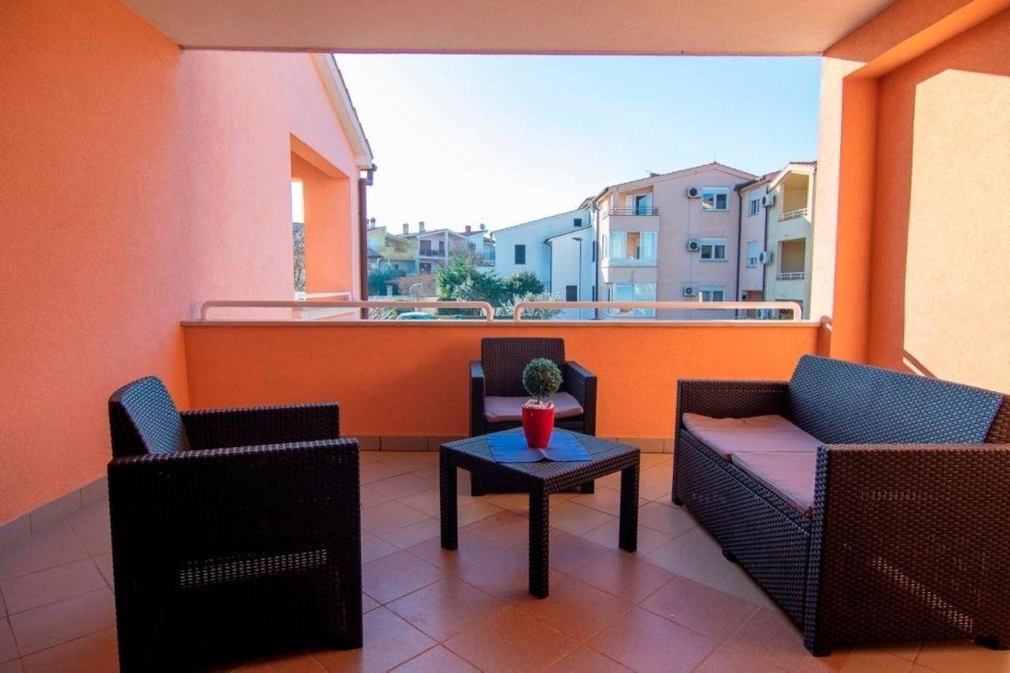 Apartment Wunderschoenes In Mit Eigenem Balkon Pula